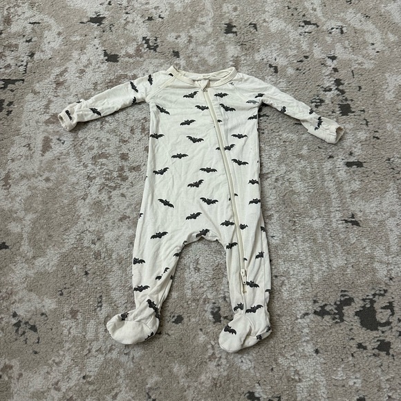 Quincy Mae Graphic Footie Size 0-3 Months - Picture 1 of 2